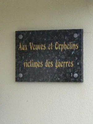 Plaque aux Veuves et Orphelins de Beaumont-Hague
