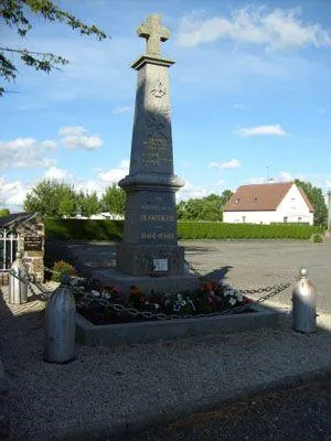 Monument aux morts de La Bloutière