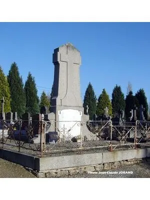Monument aux morts cimetière de Saint-Martin-de-Montbray à Montbray