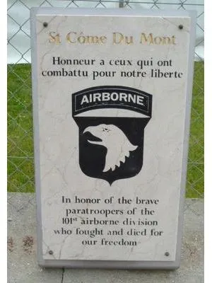 Plaque 101e Division aéroportée US de Saint-Côme-du-Mont