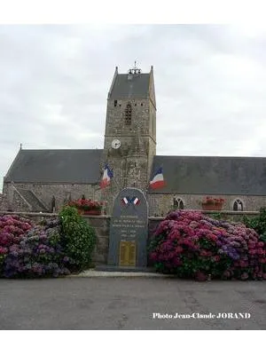 Monument aux morts de Saint-Denis-le-Vêtu