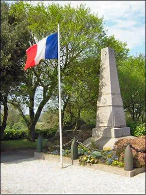 Monument aux morts de Nacqueville à Urville-Nacqueville