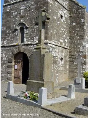 Monument aux morts de Vezins à Isigny-le-Buat