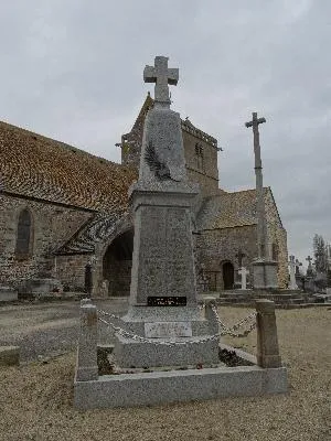 Croix du cimetière de Genêts