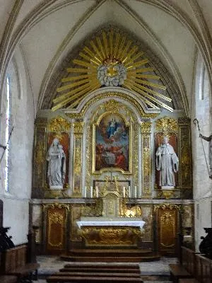 maître-autel, gradin, tabernacle, retable, tableau : L'Assomption, portes de la sacristie, 2 statues : Vierge à l'Enfant, Saint Marcouf