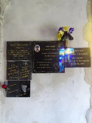 Plaque aux disparus en Mer de la Chapelle des Marins de Saint-Vaast-la-Hougue