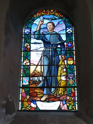 Vitrail Maternowski dans l'Église Saint-Ferréol à Amfreville
