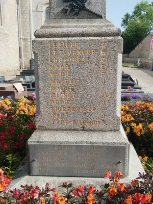 Monument aux Morts de Saint-Côme-du-Mont