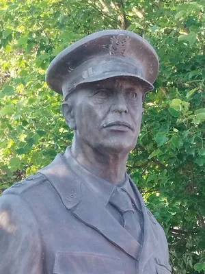 Statue du général Eisenhower à Sainte-Mère-Église