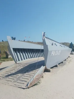 Higgins Boat Monument à Sainte-Marie-du-Mont
