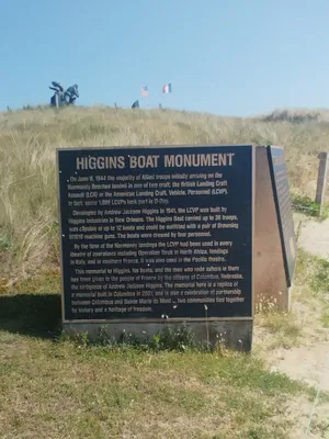 Higgins Boat Monument à Sainte-Marie-du-Mont