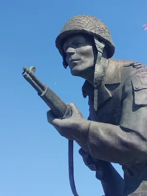Monument Major Richard D. Winters à Sainte-Marie-du-Mont