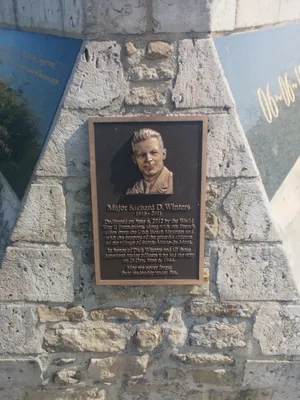Monument Major Richard D. Winters à Sainte-Marie-du-Mont