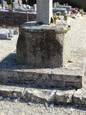 Croix du cimetière de Cerisy-la-Forêt