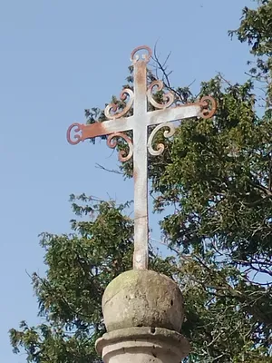 Croix du cimetière de Saint-Côme-du-Mont