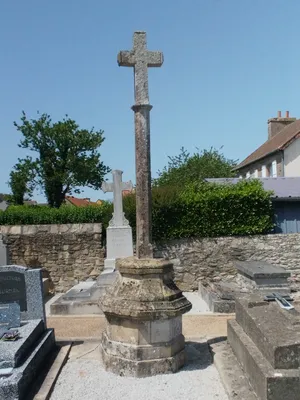 Croix du cimetière ouest à Digosville