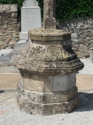 Croix du cimetière ouest à Digosville