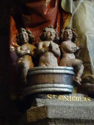 Statue : Saint-Nicolas dans l'Église Notre-Dame de Villedieu-les-Poêles