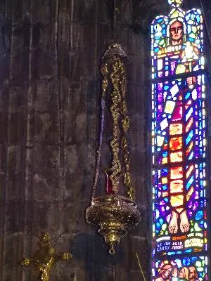 Lampe de sanctuaire dans l'Église Notre-Dame de Villedieu-les-Poêles