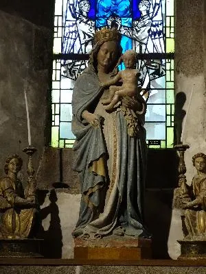 Statue : Vierge à l'Enfant dans l'Église Saint-Pierre du Mont-Saint-Michel
