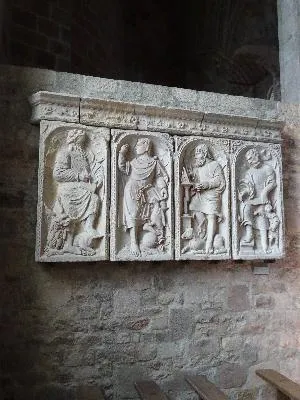 3 bas-reliefs dans l'Abbaye du Mont-Saint-Michel