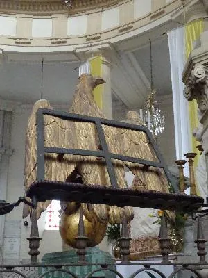 Aigle-lutrin dans la Basilique Saint-Gervais d'Avranches