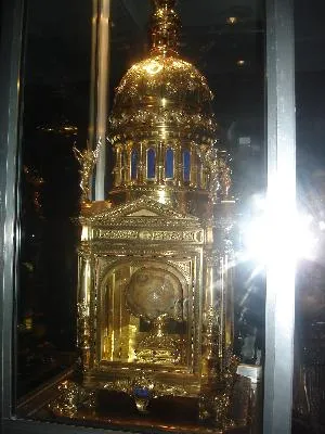 Reliquaire du chef de Saint-Aubert dans la Basilique Saint-Gervais d'Avranches