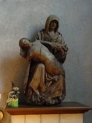Groupe sculpté : Vierge de Pitié dans l'Église Saint-Nicolas de Barfleur