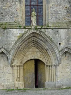 Statue : Saint Jacques apôtre dans l'Église Saint-Jacques de Montebourg