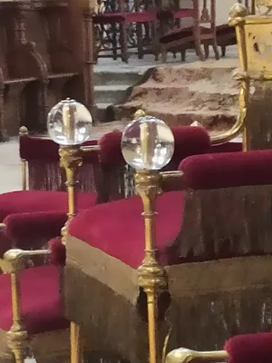 Trône épiscopal et 5 fauteuils de la Cathédrale Notre-Dame de Coutances