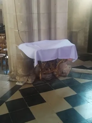 2 consoles dans l'Abbatiale Sainte-Croix à Saint-Lô