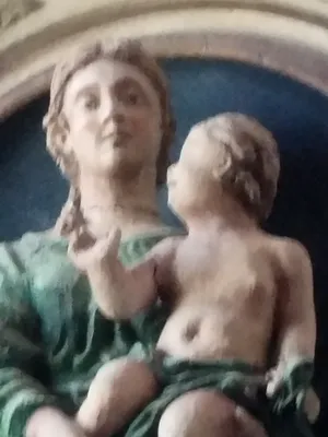 Statue de la Vierge à l'Enfant dans l'Église Notre-Dame à Turqueville