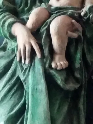 Statue de la Vierge à l'Enfant dans l'Église Notre-Dame à Turqueville