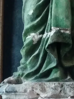 Statue de la Vierge à l'Enfant dans l'Église Notre-Dame à Turqueville