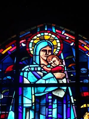 Vitrail Baie H dans l'Église Notre-Dame-de-l'Assomption de Sainte-Mère-Église