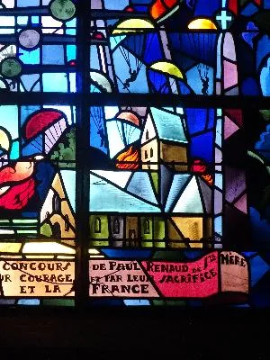 Vitrail Baie H dans l'Église Notre-Dame-de-l'Assomption de Sainte-Mère-Église