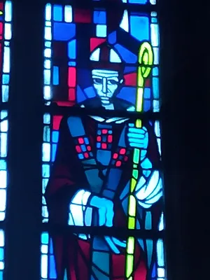  Vitrail Baie D : Geoffroy de Montbray, Saint Eréptiole et Hugues de Morville dans la Cathédrale Notre-Dame de Coutances