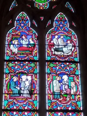 Vitrail 6 : Saint-Vincent-de-Paul dans la Chapelle de la Bucaille à Cherbourg
