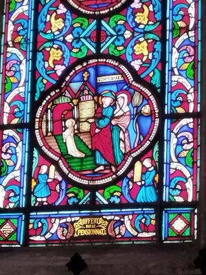 Vitrail Marie : Présentation au temple.. dans la Chapelle de la Bucaille à Cherbourg