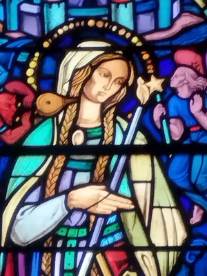Vitrail Baie 3 : Sainte-Geneviève de Nanterre dans l'Église Notre-Dame à Digosville