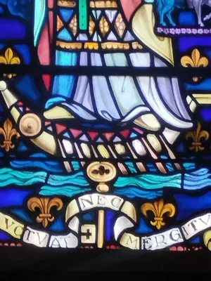 Vitrail Baie 3 : Sainte-Geneviève de Nanterre dans l'Église Notre-Dame à Digosville