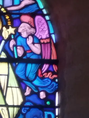 Vitrail Baie 3 : Sainte-Geneviève de Nanterre dans l'Église Notre-Dame à Digosville