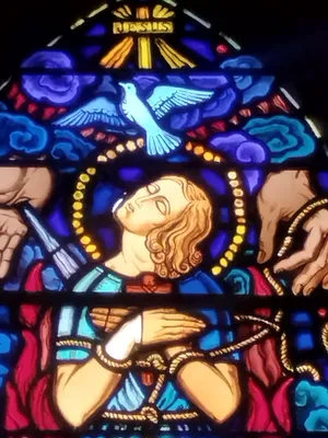 Vitrail Baie 6 : Sainte-Jeanne-d'arc dans l'Église Notre-Dame à Digosville