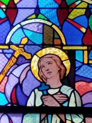 Vitrail Baie 7 : Ste-Jeanne d'Arc dans l'Église Notre-Dame à Querqueville