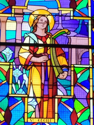 Vitrail Baie 1 : Ste-Cécile dans l'Église Notre-Dame à Querqueville