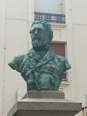 Statue du docteur Letourneur à Granville