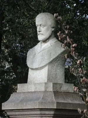 Statue Emmanuel Liais à Cherbourg-Octeville