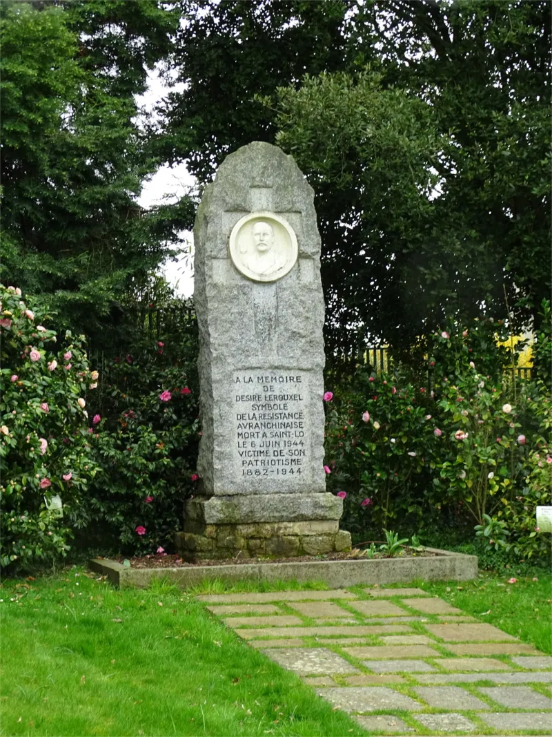 Monument Désiré Lerouxel dans le Jardin des Plantes d'Avranches