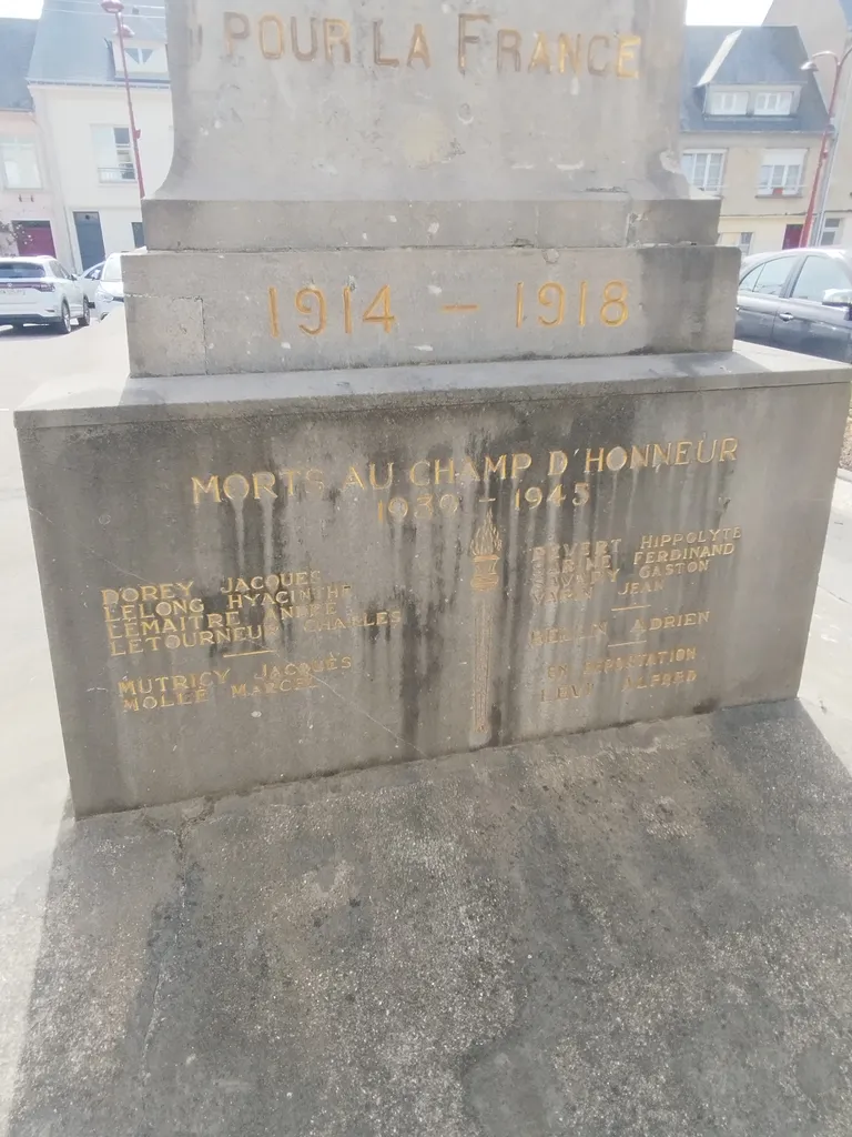 Monument aux Morts de Montebourg