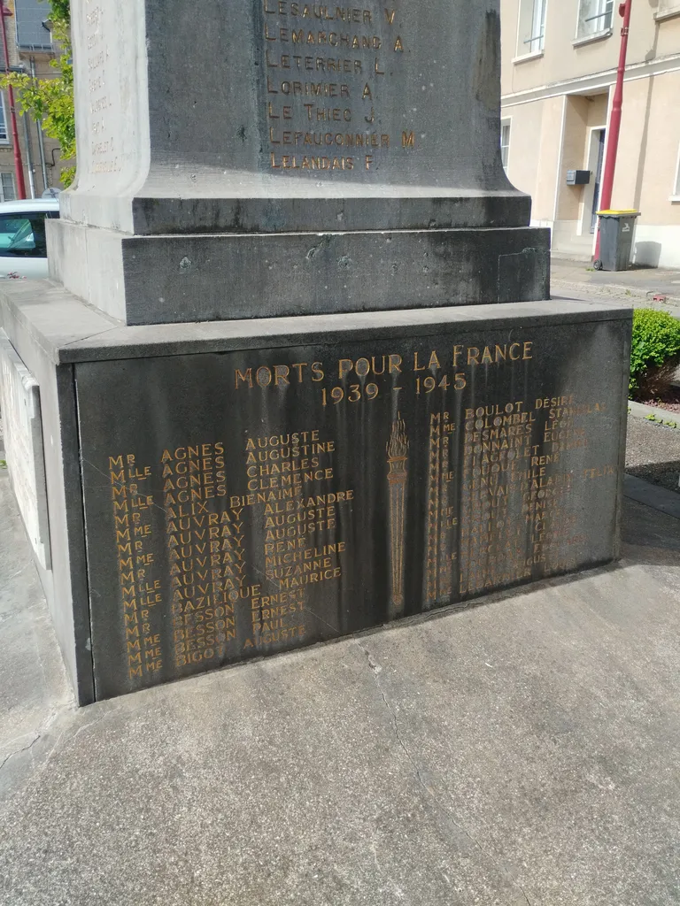 Monument aux Morts de Montebourg